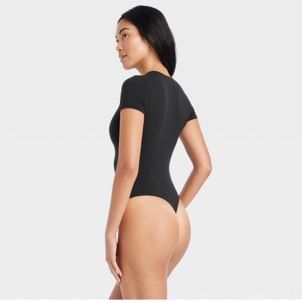 NWT Auden Women's 4-Way Stretch Short Sleeve Bodysuit- Black Size M - Picture 2 of 9